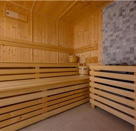 4 Bedroom Villa with Pool, Sumartin, sleeps 8